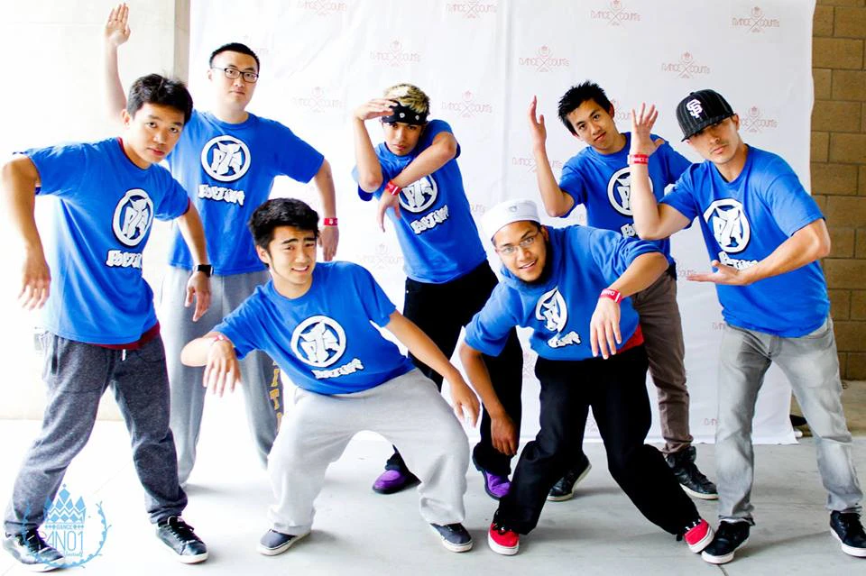 group of 7 dance student of the hiphop and urban style dance class